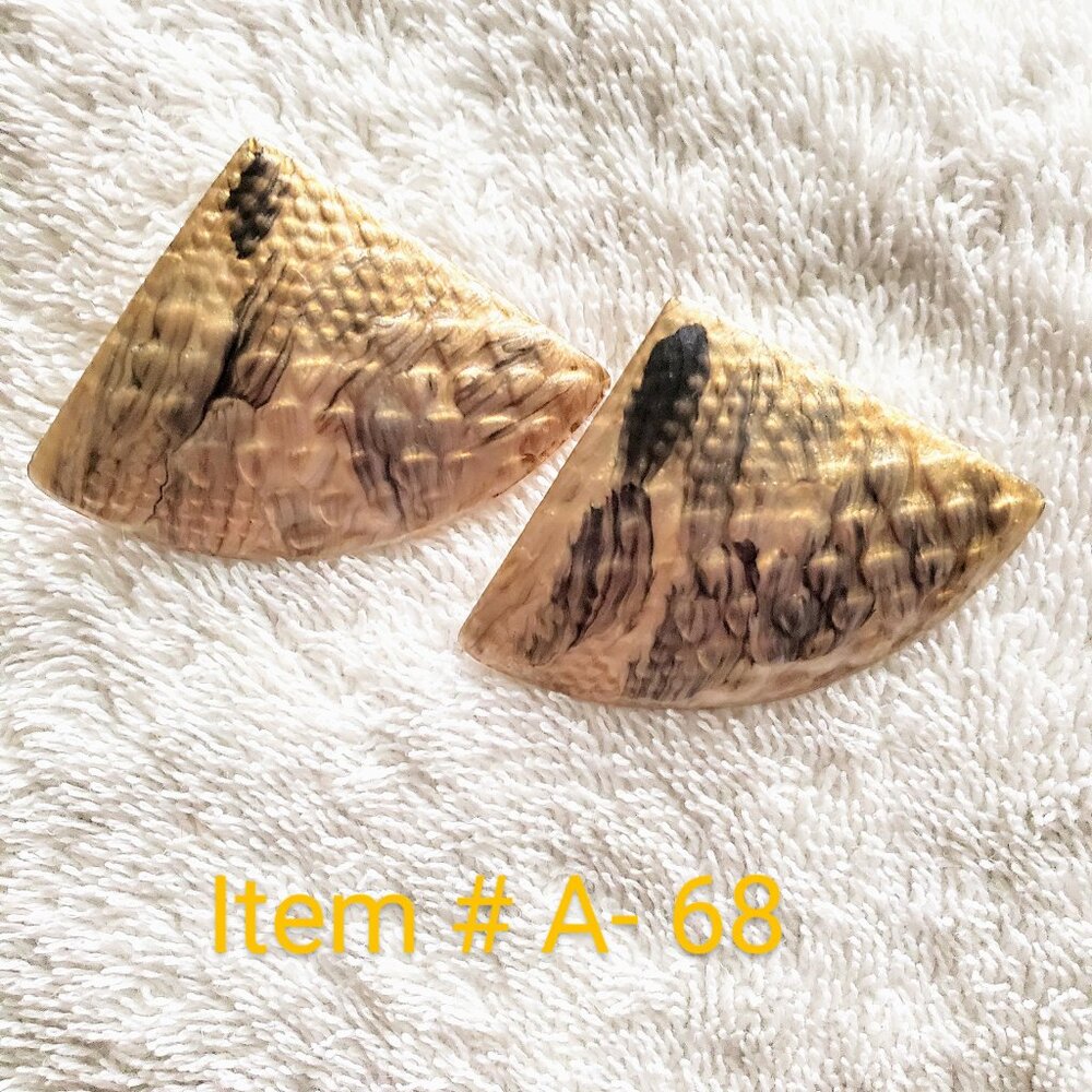 A nice pair of pierced earrings, wt. 12 grams, item # A -68